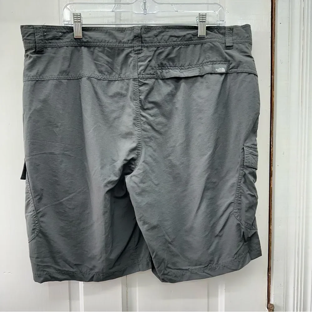 The North Face TNF grey hiking outdoor adventure athletic shorts cargo men's 28.